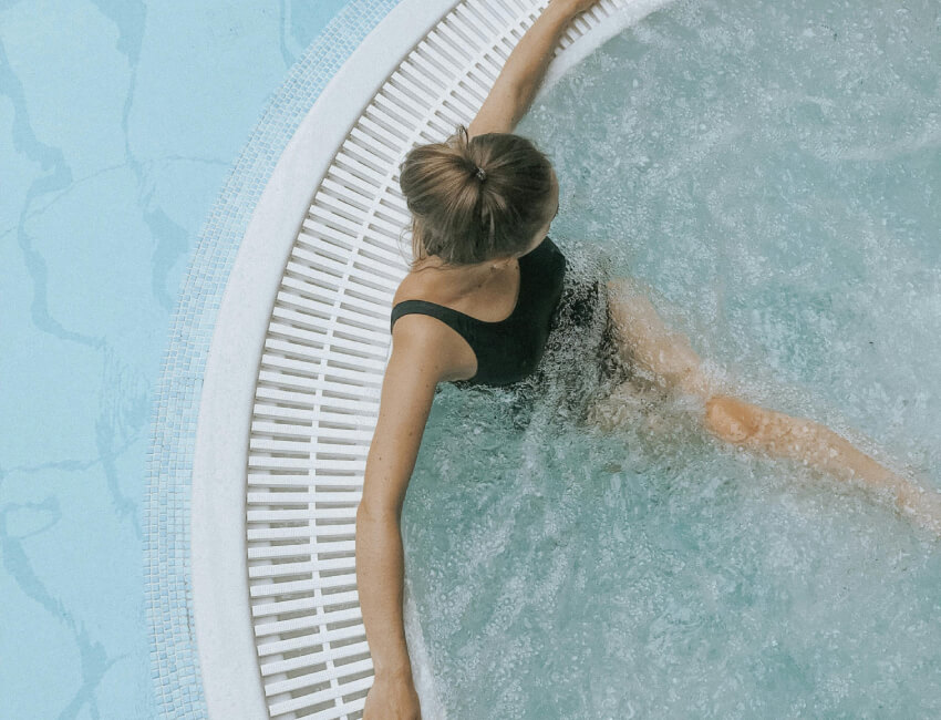 Wellness Pool with Jacuzzi